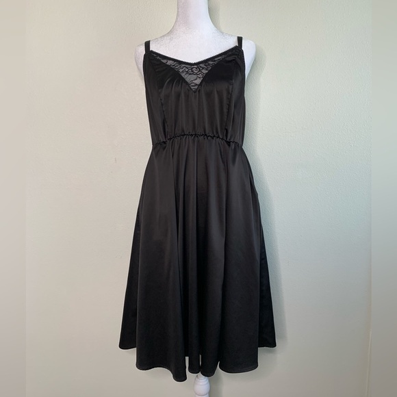 Torrid Dress with pockets Black Satin Lace Mini Skater size 00/Medium/10 - Picture 1 of 12